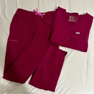 Figs dark magenta scrub set size small